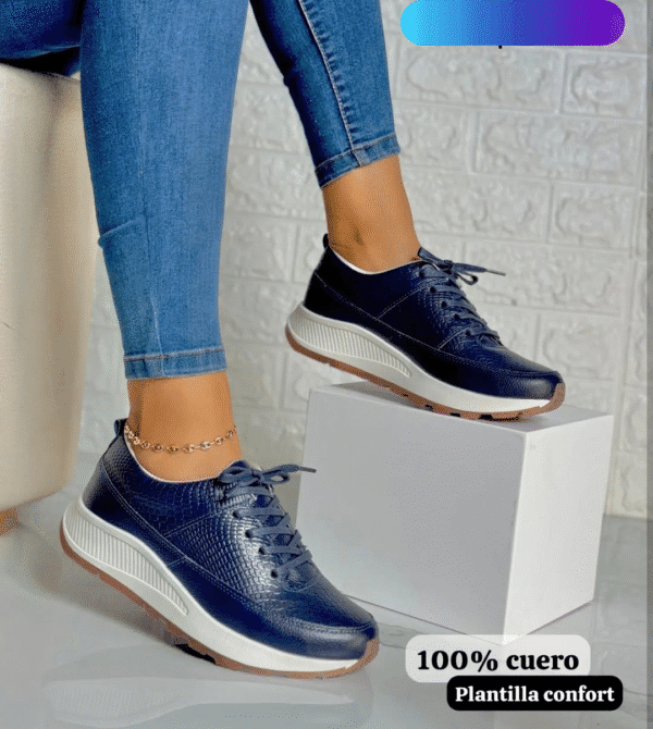 Tenis Cuero Azul Cordón